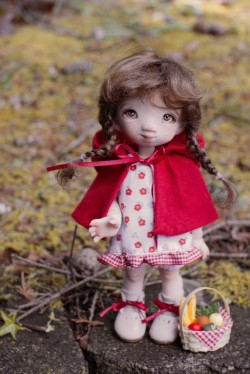 Linda Macario Dolls - ​Porcelain Little Red Riding Hood