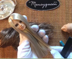 Moneyqueen Dolls.Hair scalp system. Video